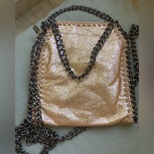 Selling this gorgeous purse